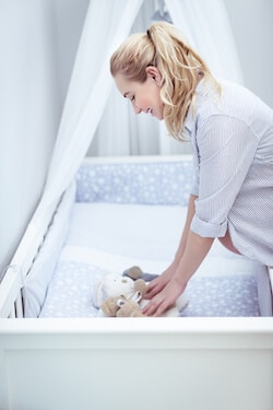 Decorating a crib with soft toys