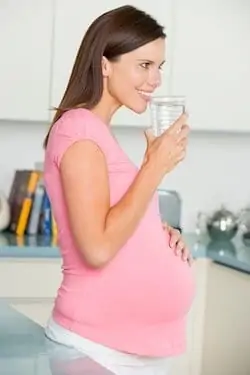 Pregnant woman drink water