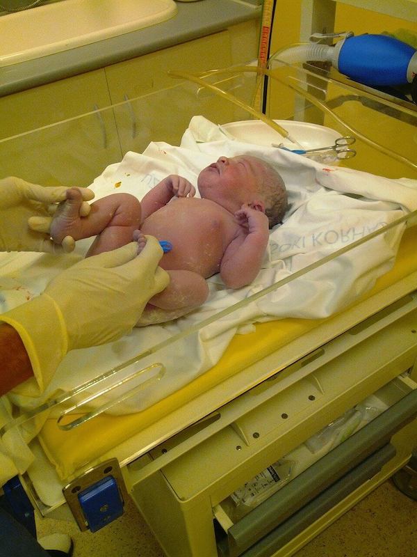 Newborn Care Immediately After Birth: First Time Parent Guide