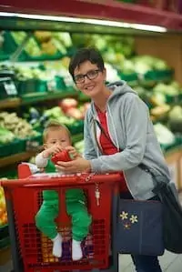 baby grocery shop with mom
