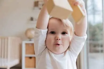 baby throwing block