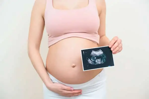 pregnant mom with ultrasound