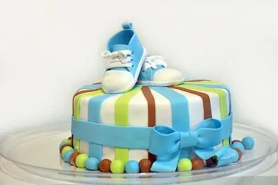 cake for pregnancy announcement