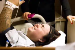 woman at hospital getting contractions