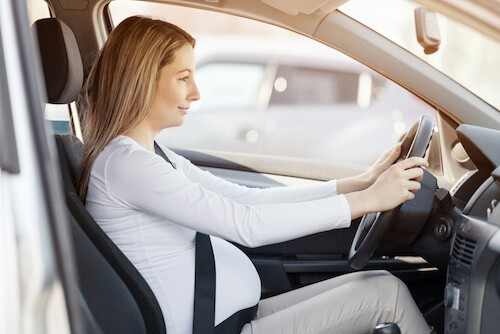 proper way to wear seat belt while being pregnant 